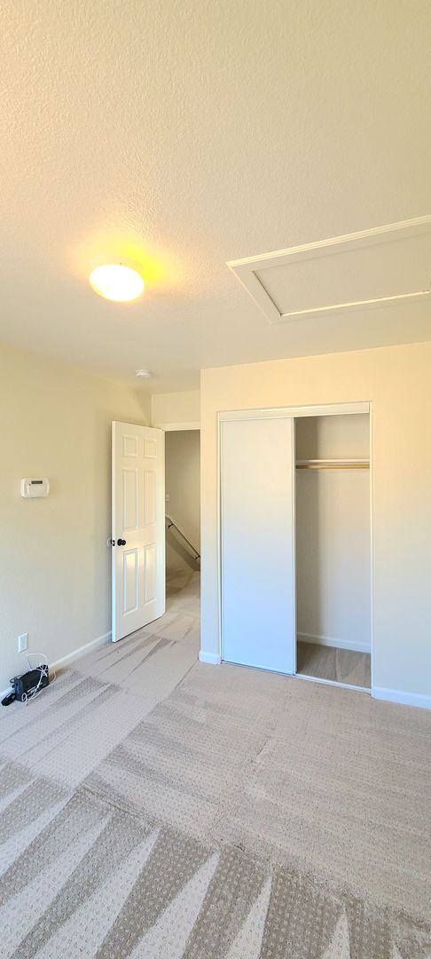 Building Photo - BEAUTIFULLY MAINTAINED SINGLE FAMILY HOME ...
