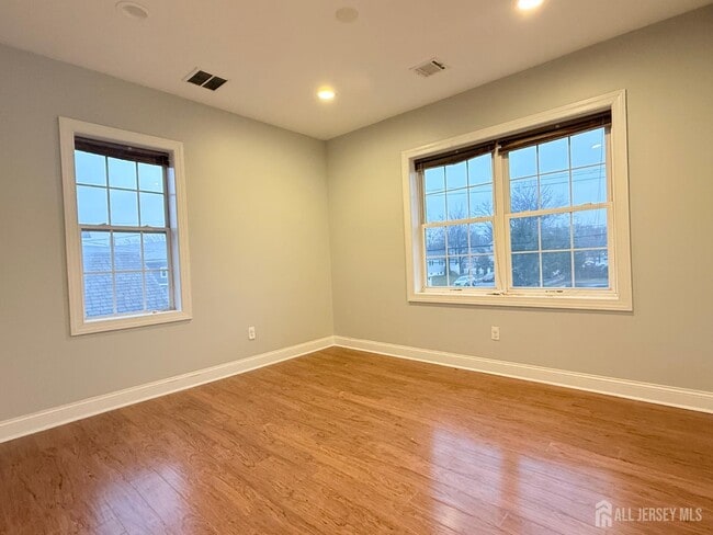 Building Photo - 664 Amboy Ave