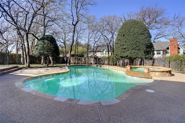 Building Photo - 300 Timber Lake Dr