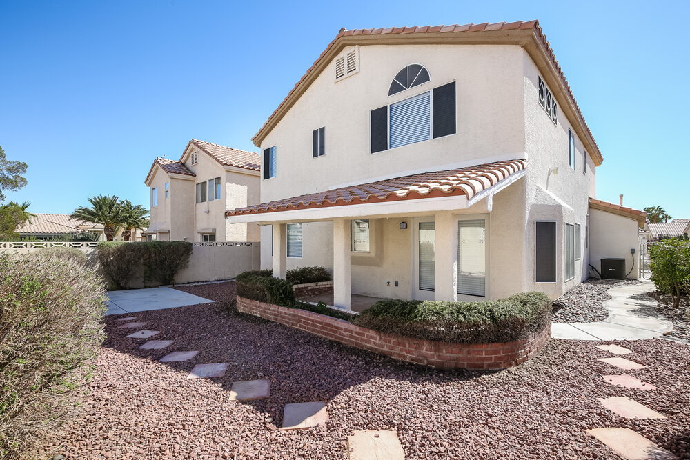 Building Photo - 1832 Fan Fare Dr