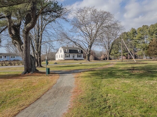 Building Photo - Spacious Renovated Colonial on The Lebanon Green
