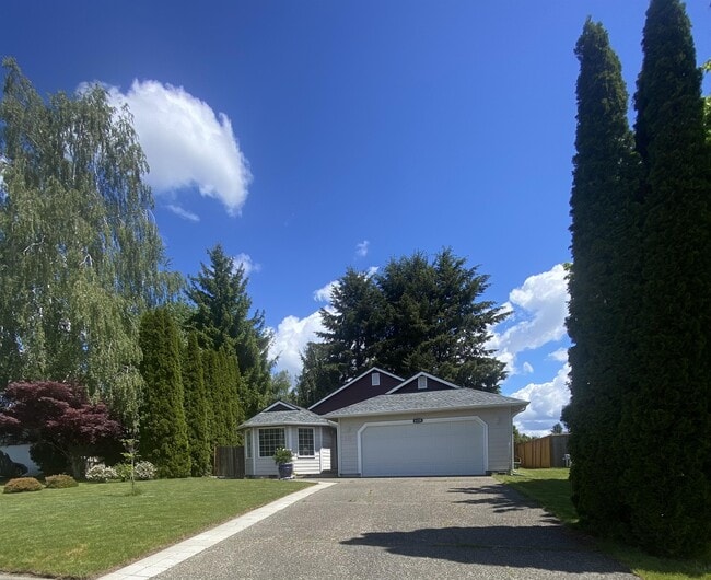 Building Photo - 6128 Thornbury Ct SE