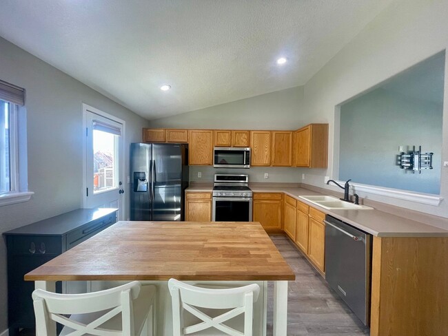 Building Photo - Lovley 3 bedroom home located in Steston H...
