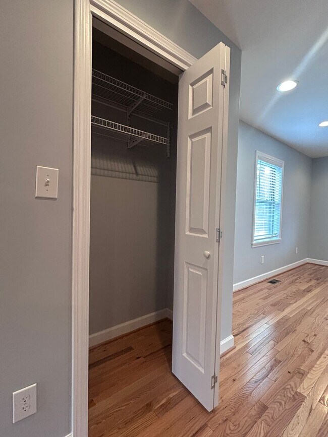 Building Photo - Modern Boone Home | Double Primary Suites | Walk to New Market, Watauga High & the AppalCART