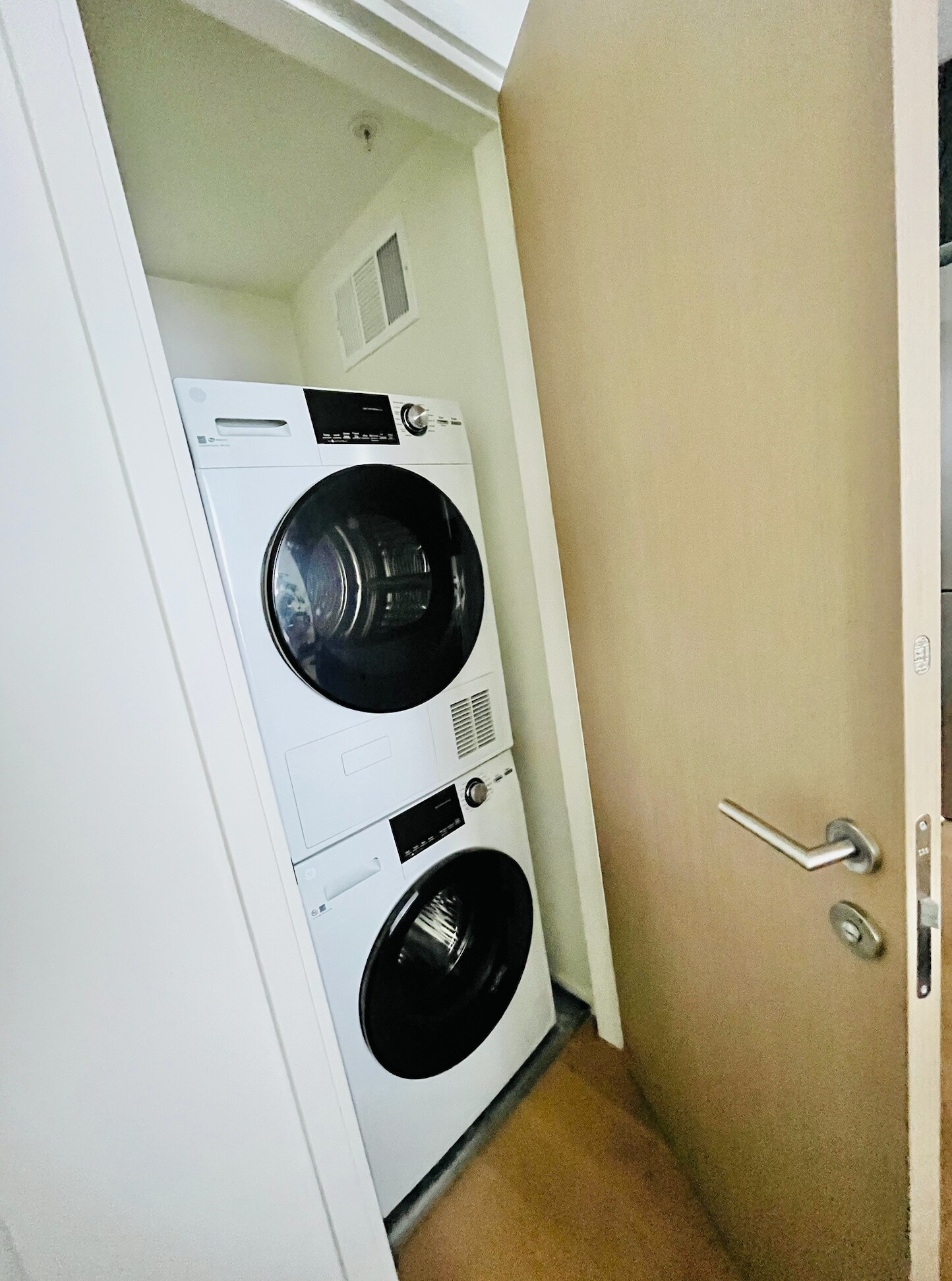 In-Unit Washer/Dryer - 230 7th St