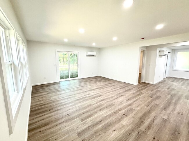 Primary Photo - 10 Delson Ln