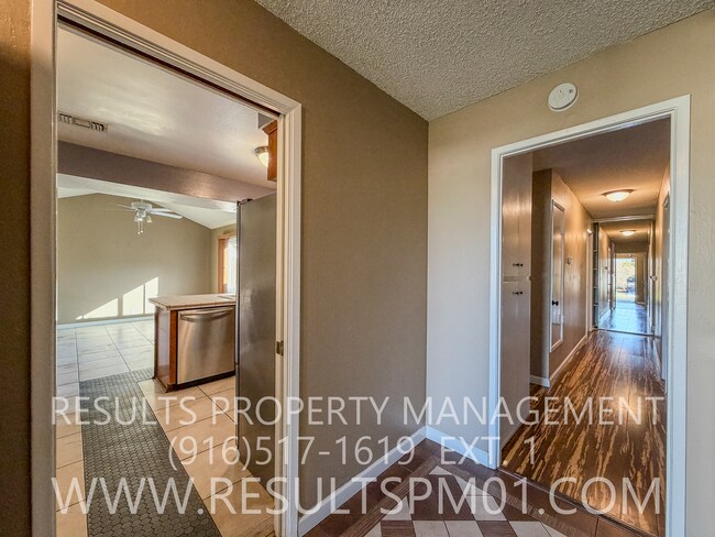 Building Photo - Four bedroom in North Highlands