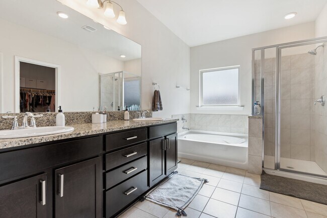 Master bath - 388 Lakeshore Vlg E