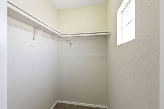 Building Photo - 4 bedroom with NO HOA! New Appliances & New Carpet!