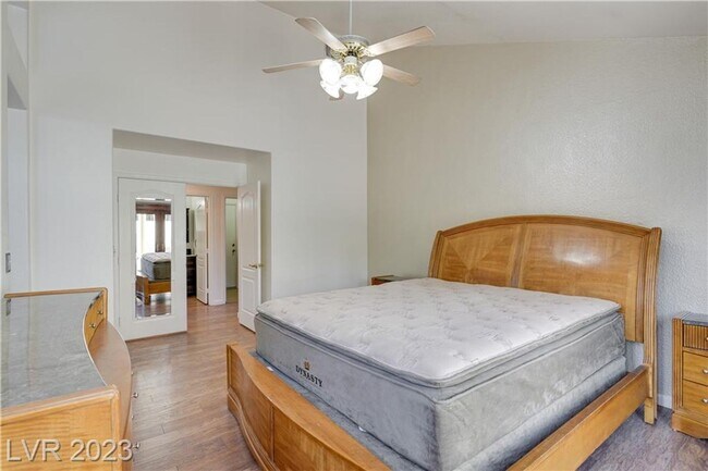 Building Photo - 4 BEDROOM HOME WITH PRIMARY BEDROOM DOWNST...