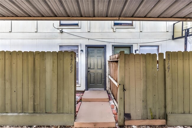 Building Photo - 8725 Victorian Village Dr