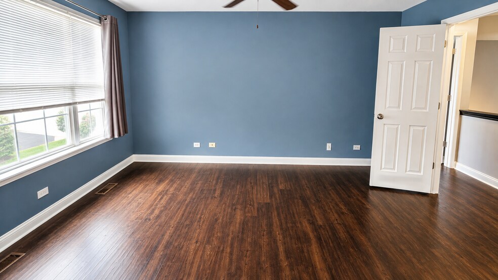 Building Photo - 1561 E Chivalry Ct