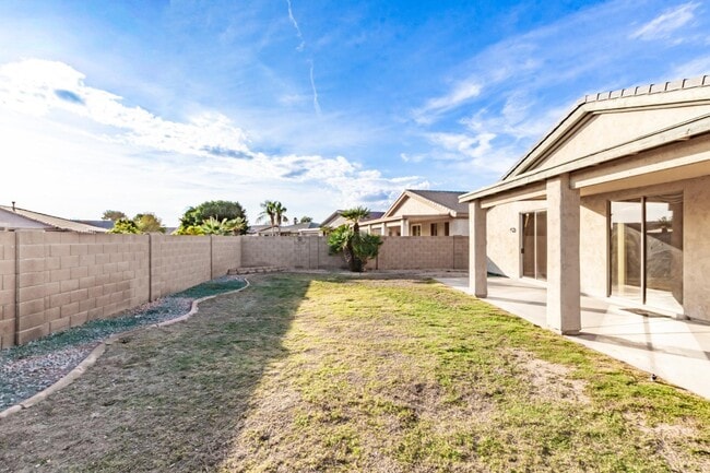 Building Photo - 14625 W Amelia Ave