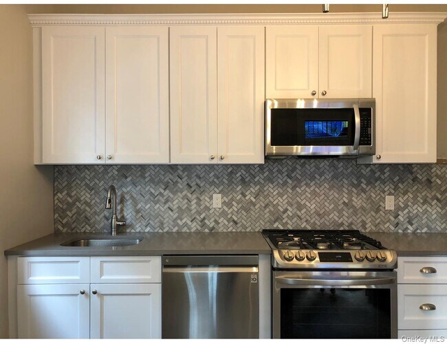 Building Photo - 40 Main St