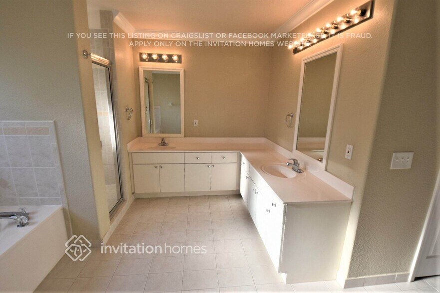 Building Photo - 4390 SW 159th Ave