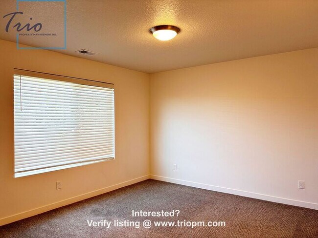 Building Photo - 2442 Brackenfern Blvd