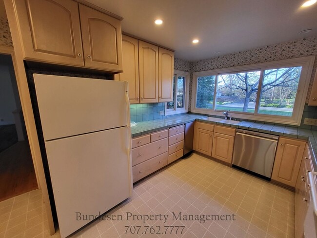 Building Photo - 460 Piezzi Ln