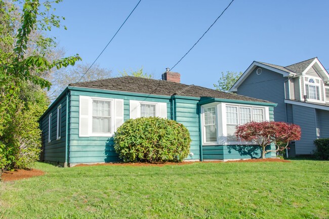 Building Photo - 2bd/1ba Seattle Home