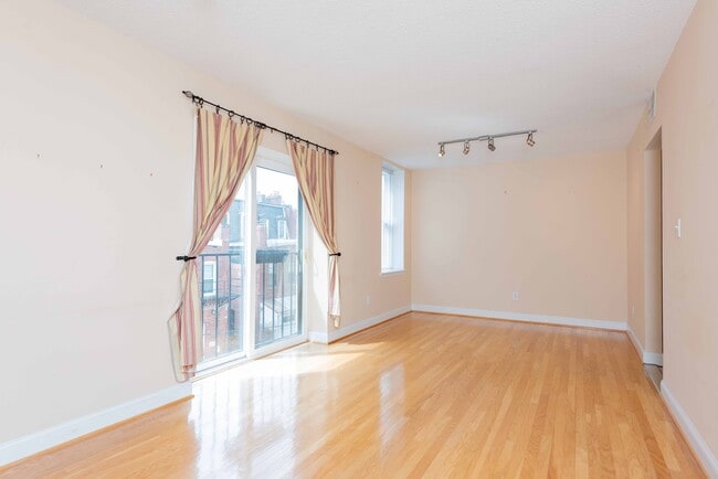 Building Photo - 2630 Adams Mill Rd NW