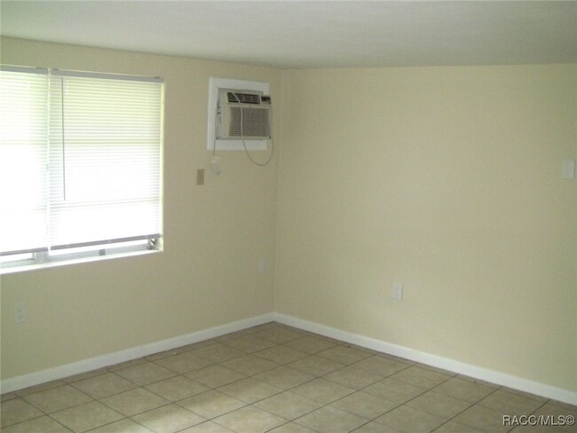 Building Photo - 2 Esskay St