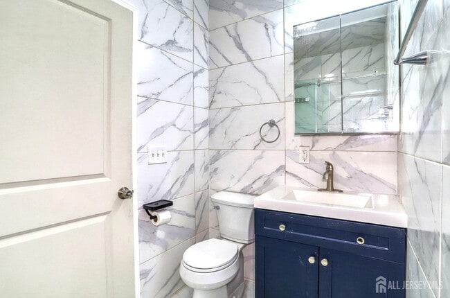 Building Photo - 9017 Riverside Pl