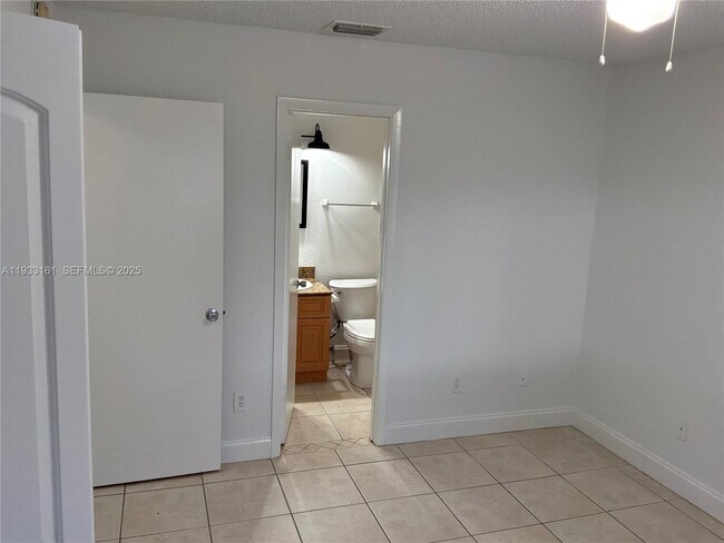 Building Photo - 6051 10th Ave N