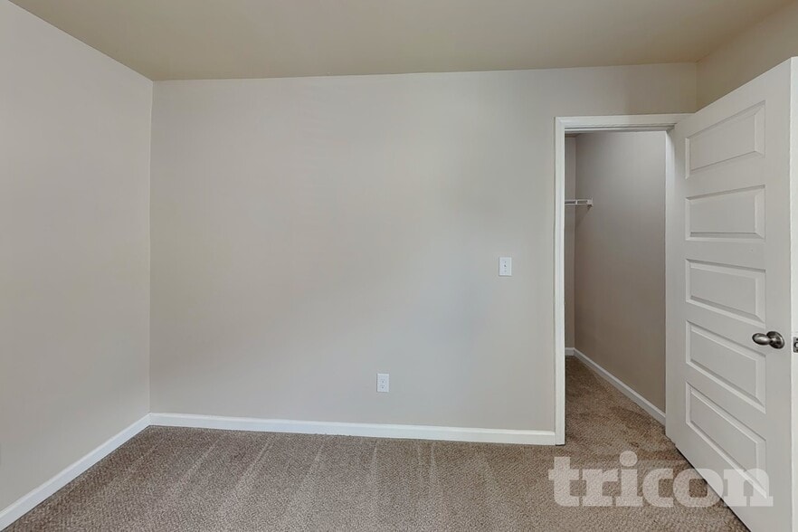 Building Photo - 1095 Lear Dr