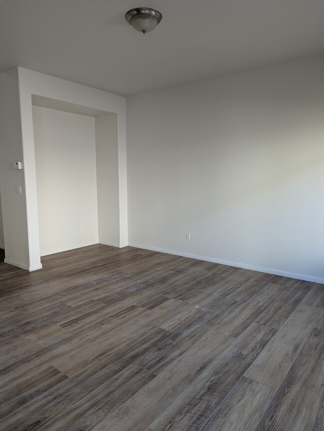 Building Photo - 926 Shades End Ave