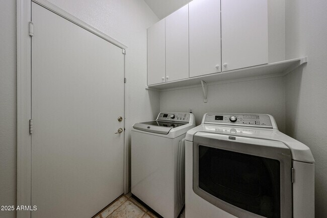 Building Photo - 2318 N Boulder Mountain