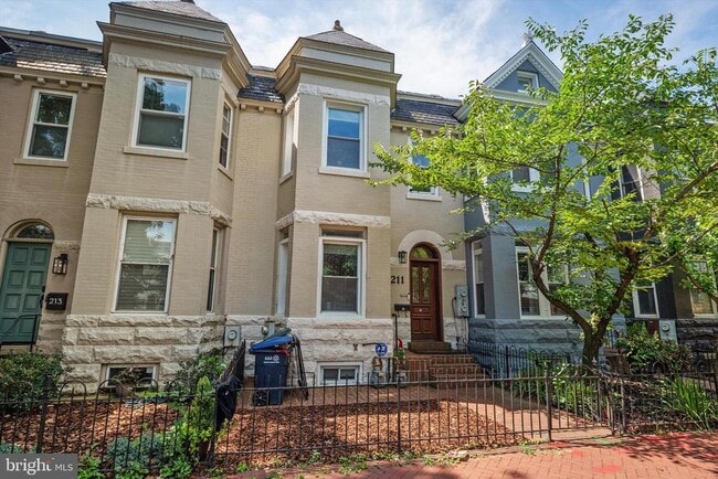Building Photo - 211 F St NE