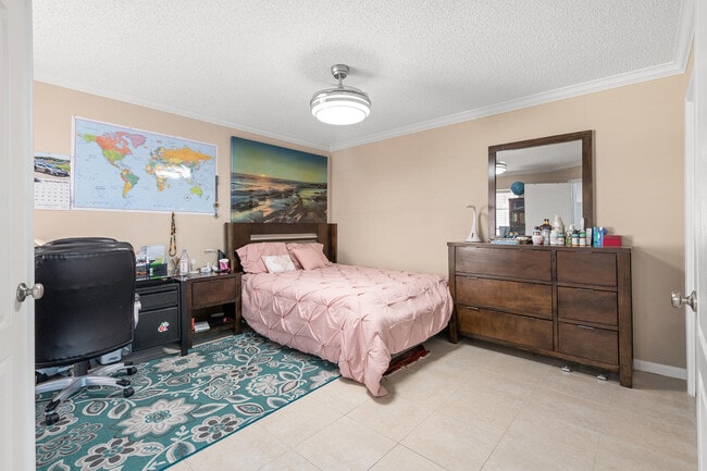 Building Photo - 9124 Villa Portofino Cir