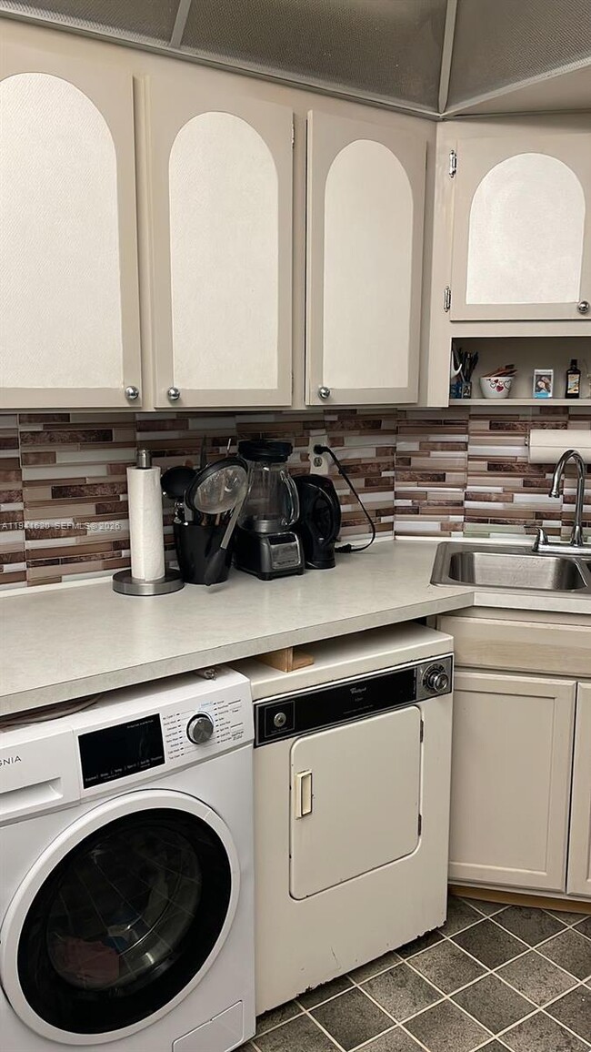 Building Photo - 4020 Galt Ocean Dr