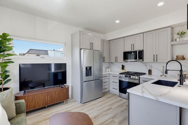Building Photo - 426-426 Arbor Dr