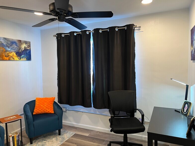 Building Photo - 2696 S Melbourne St