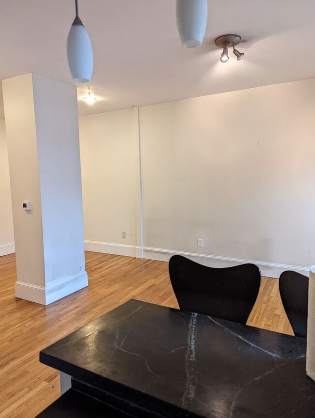 Building Photo - SEPTEMBER 1 Somerville Union Sq 1 BR with deck