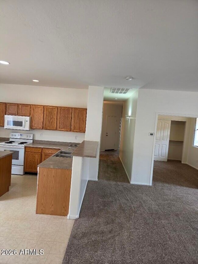 Building Photo - 12901 W Glenrosa Dr
