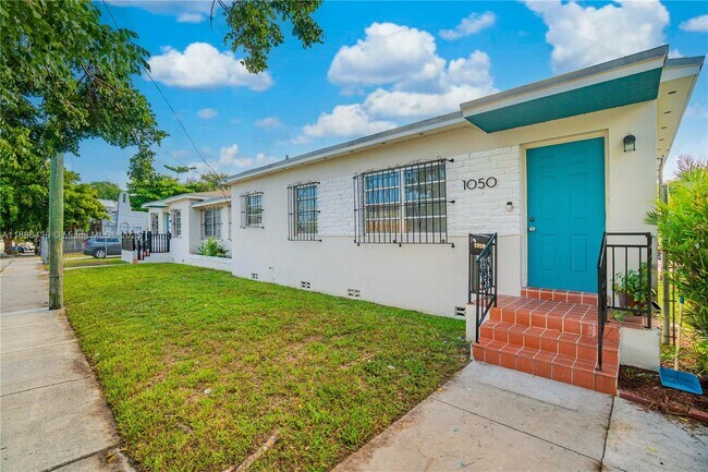 Building Photo - 1050 SW 9th St