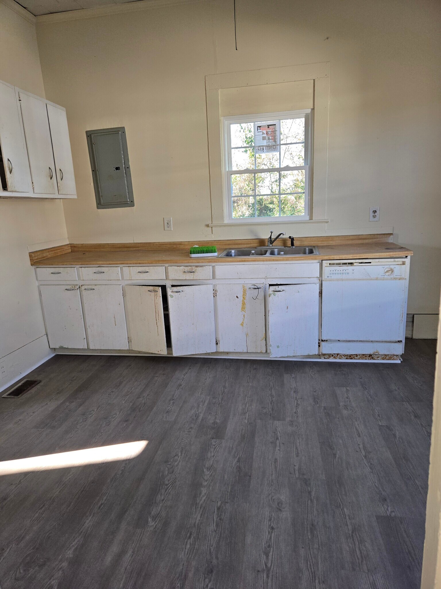 Building Photo - 203 Bailey St