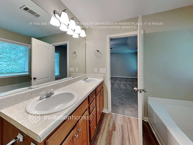 Building Photo - 147 Hawthorn Dr