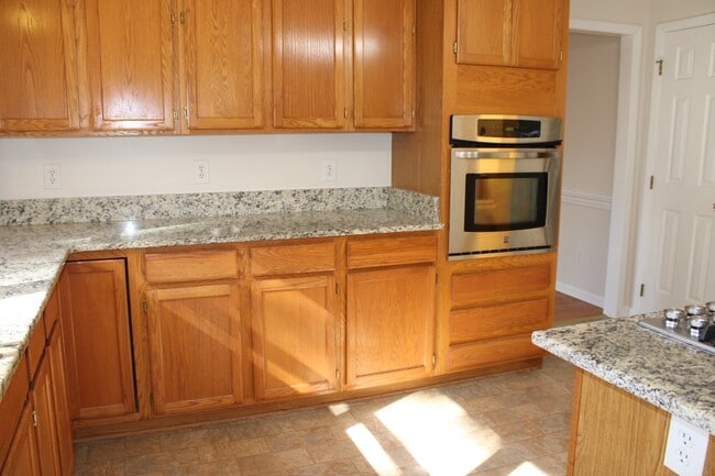 Building Photo - 112 Wenonah Way