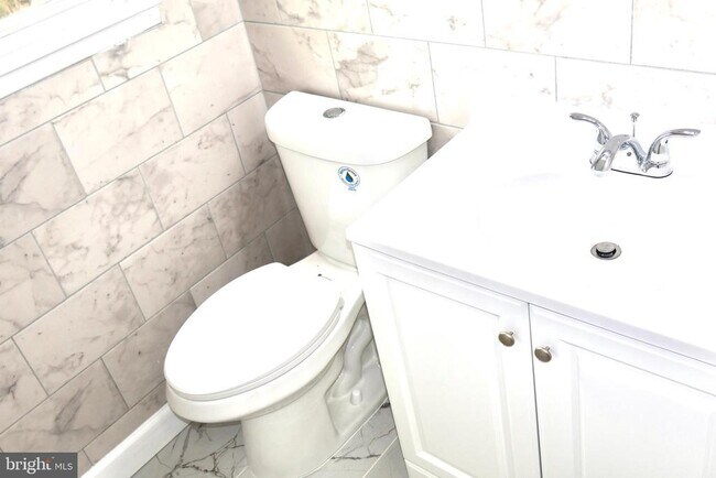 Building Photo - 147 Deacon Rd