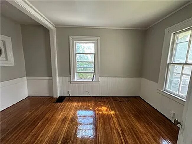 Building Photo - 525 Averill Ave