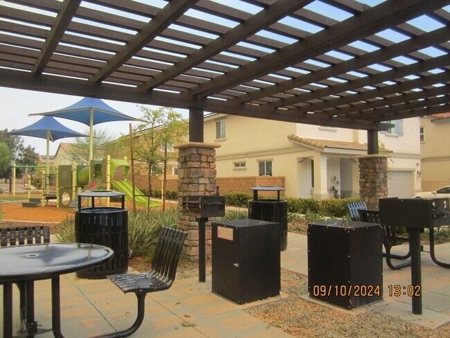 Building Photo - Luxury Townhome in Moreno Valley