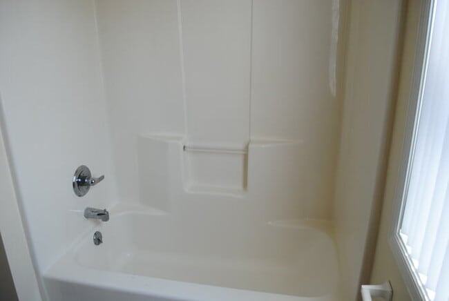 Building Photo - STUDIO/SEMI 1 BEDROOM - AVAILABLE AUGUST 2023!