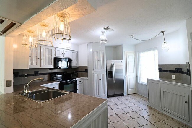 Building Photo - 16810 Red Gully Dr