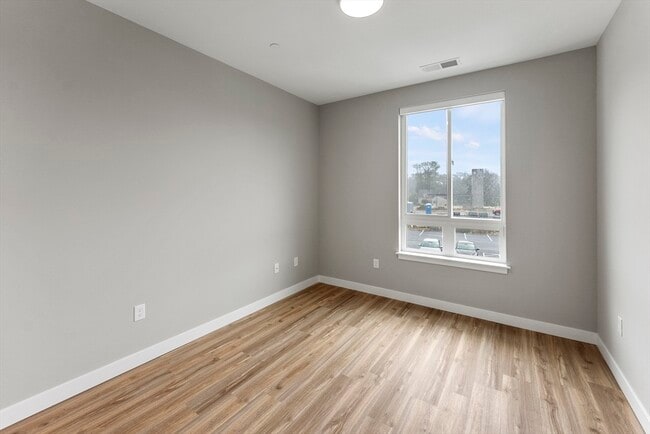 Building Photo - 999 Main St