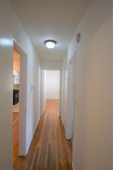 Building Photo - 11645 Moorpark St