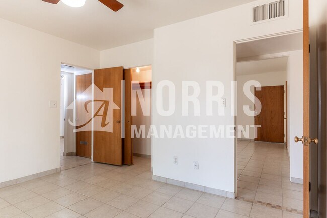 Building Photo - Quaint Home in an Established Neighborhood