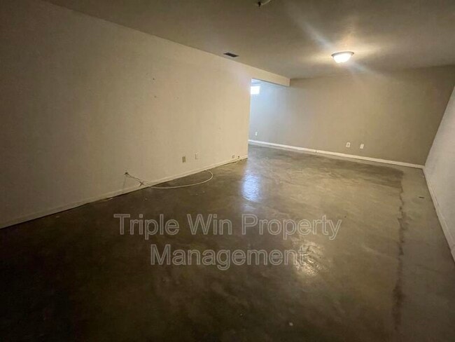 Building Photo - 5 Westdell Dr