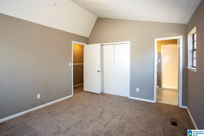 Building Photo - 118 Fox Hollies Blvd